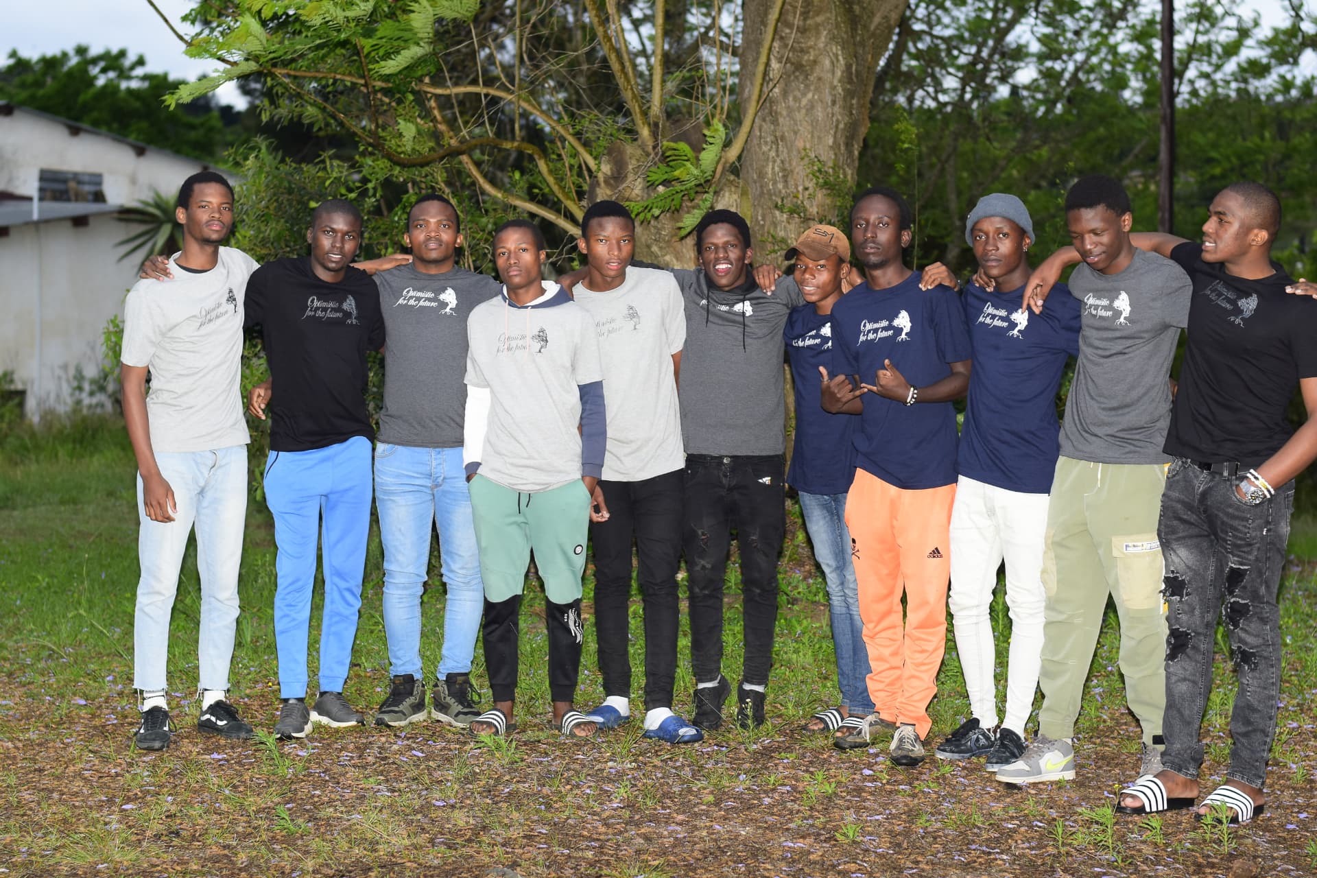 OFF Lisango young men together under a tree